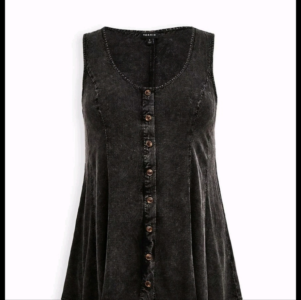Torrid Black Sleeveless Button-Down Top